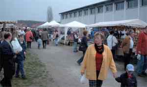 In der Turhalle rechts gab es Kaffe und Kuchen.